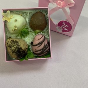 Caja regalo de 4 fresas bañadas en chocolate